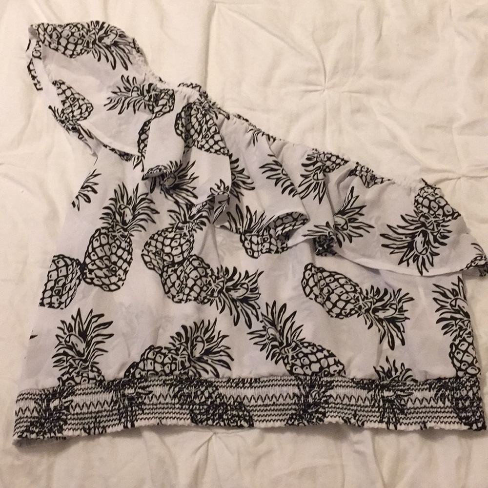 Beautiful one shoulder candies pineapple top